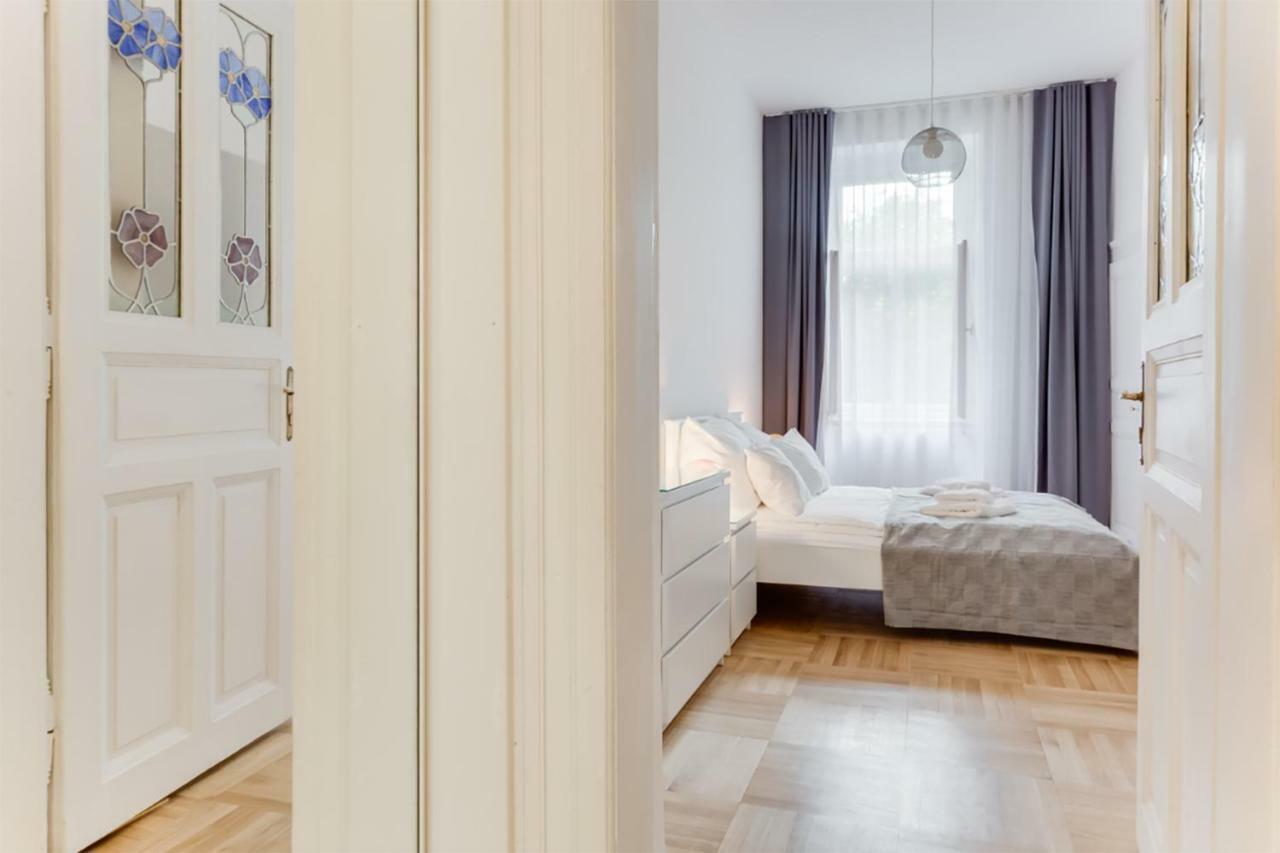 The Dancing House Residence, Two Bedroom Apartment With Balcony Near River! Прага Экстерьер фото
